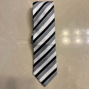 NWT Sparks John Sparks Black and white tie